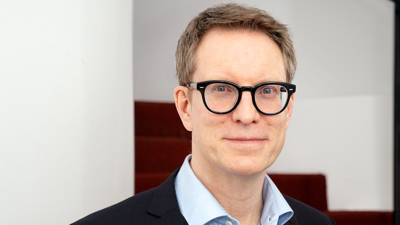 Samuel Engblom pratar om bakgrunden till lönetransparens och jämställda löner