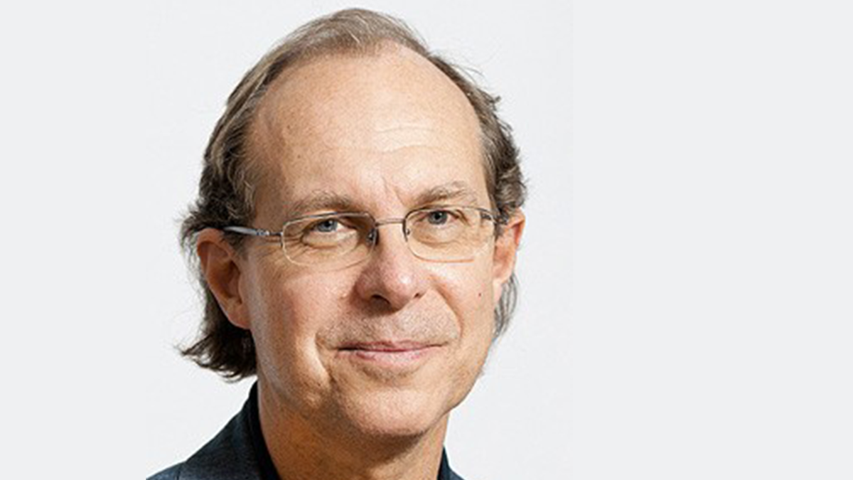 Bild på person med glasögon.