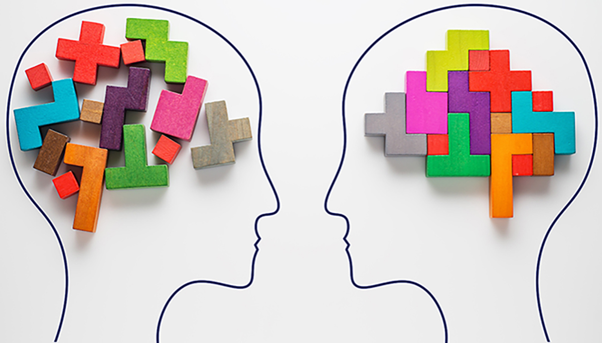 Två ritade huvuden riktade mot varandra som om de för ett samtal