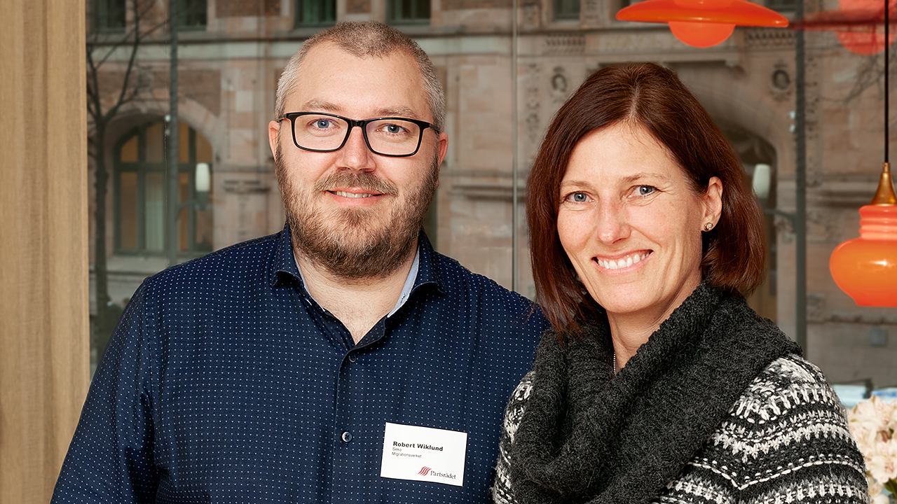 Bild på Robert Wiklund och Annika Larsson.