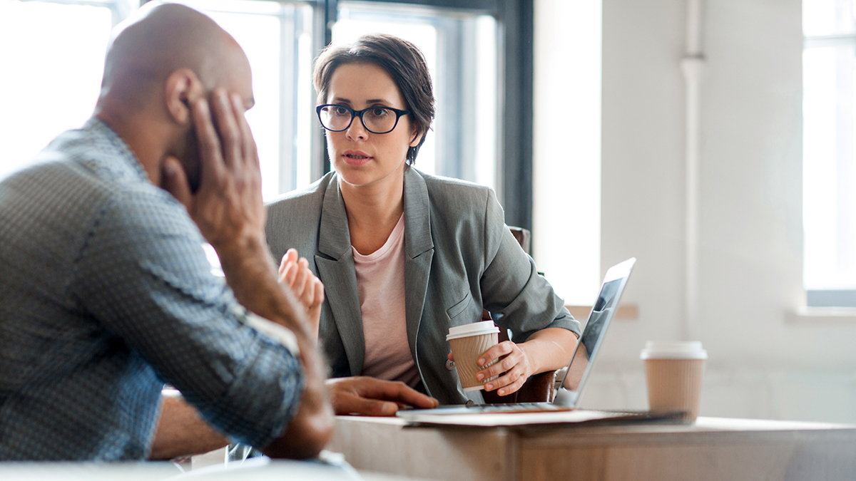Dialog mellan två personer.
